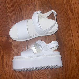 Dr Martens Voss Platform Sandal 🤍